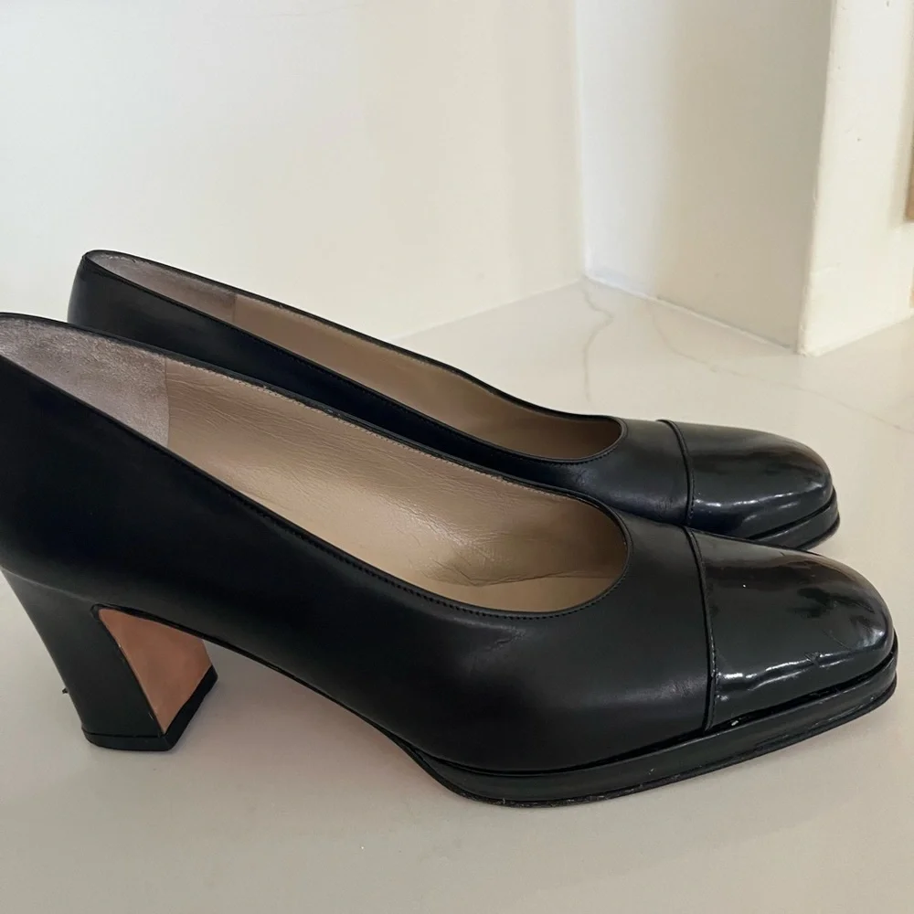 Salvatore Ferragamo pumps Black leather Women's Shoes